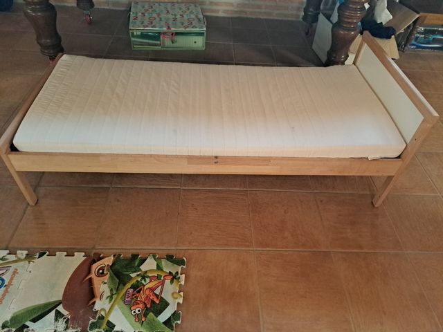 Cama pequeña ikea SNIGLAR