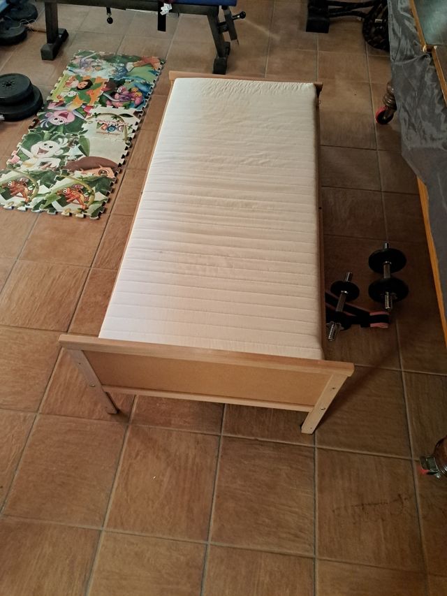 Cama pequeña ikea SNIGLAR