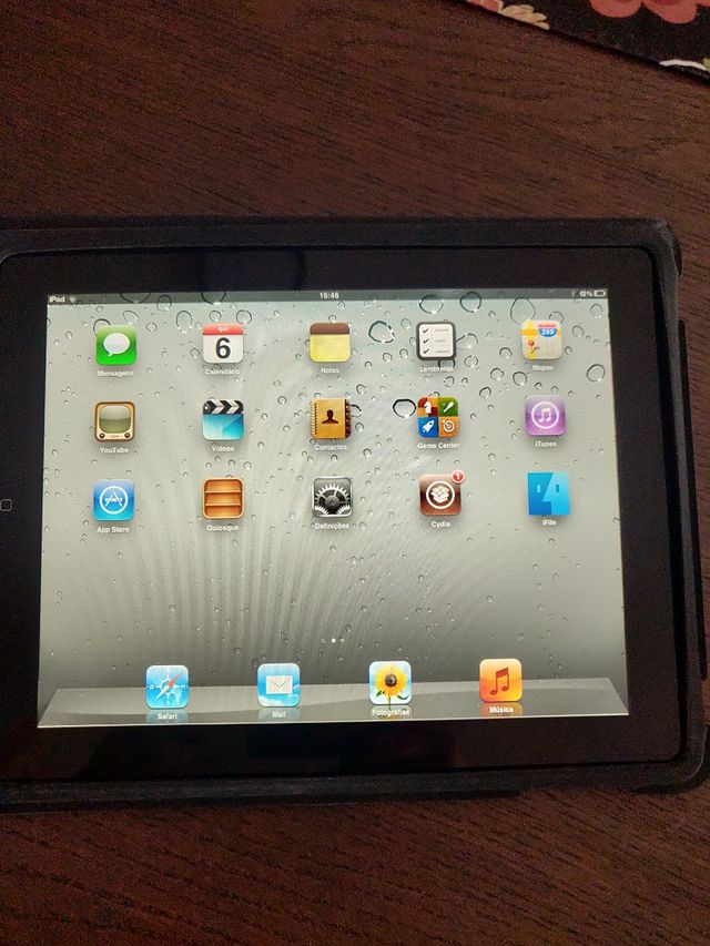 iPad de primeira geração com capa