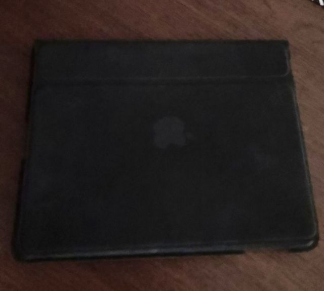 iPad de primeira geração com capa
