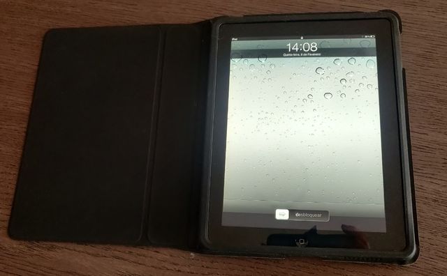 iPad de primeira geração com capa