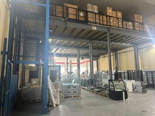 Venta de Nave en calle Sierra Morena, 14