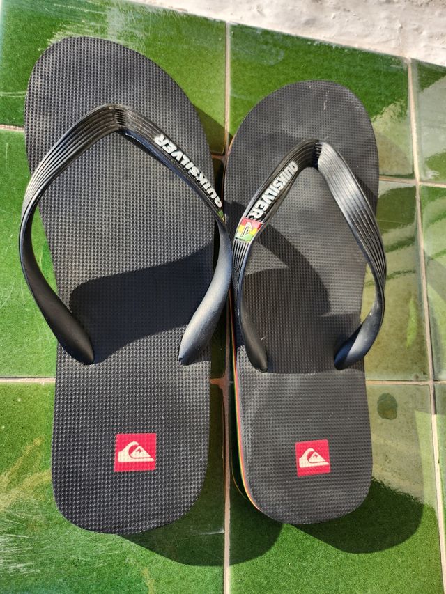 Se venden chanclas Quicksilver