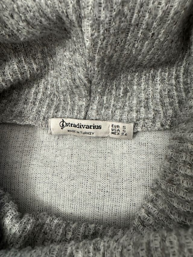 Suéter/ Jersey gris Stradivarius