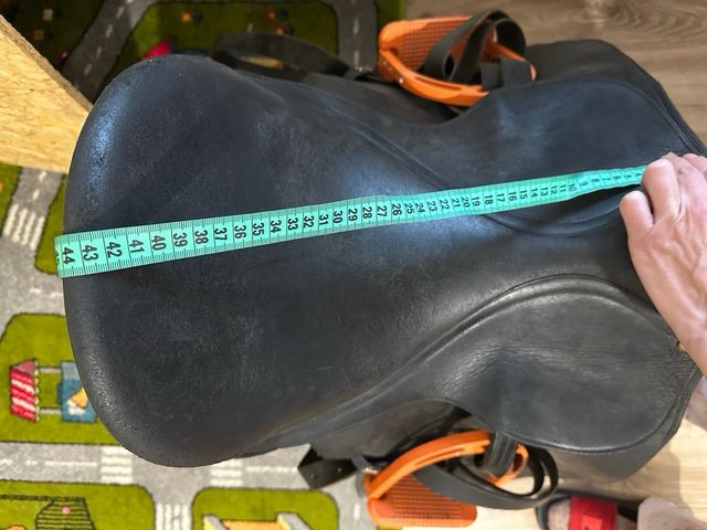 Silla de doma Isabel Werth negro 17’5