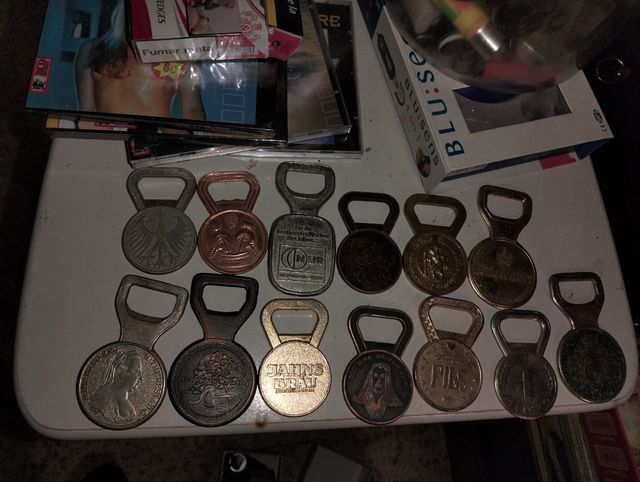 Colección de saca tapas de metal