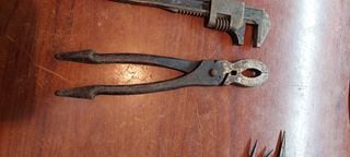 Llave ajustable y alicate