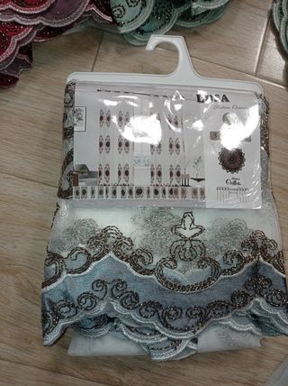 Cortina fina transparente en gris