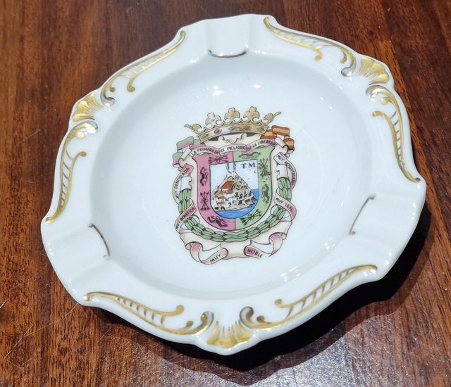 Cenicero de porcelanas Santa Clara.