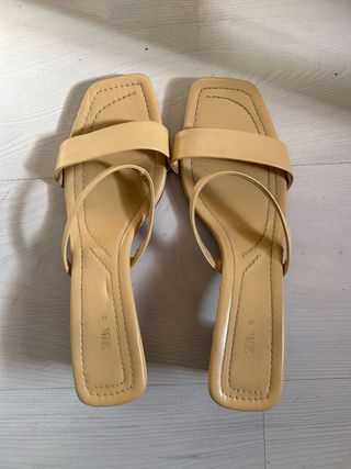 Sandalias tacón bajo 