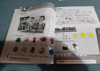 Class book y activity book. Ace 1