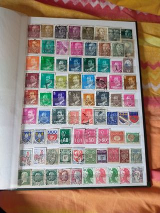 Álbum con +600 sellos del mundo