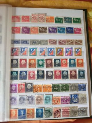 Álbum con +600 sellos del mundo