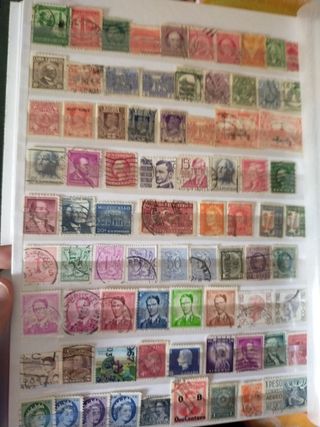 Álbum con +600 sellos del mundo