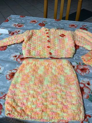 Cardigan e gonne fatti a mano