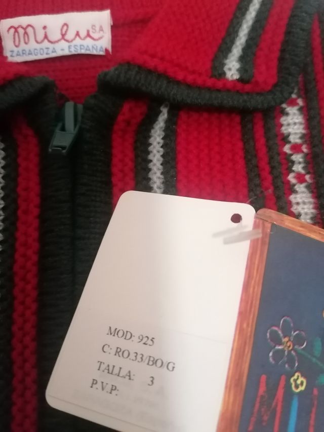 Pantalón, chaqueta y calcetines