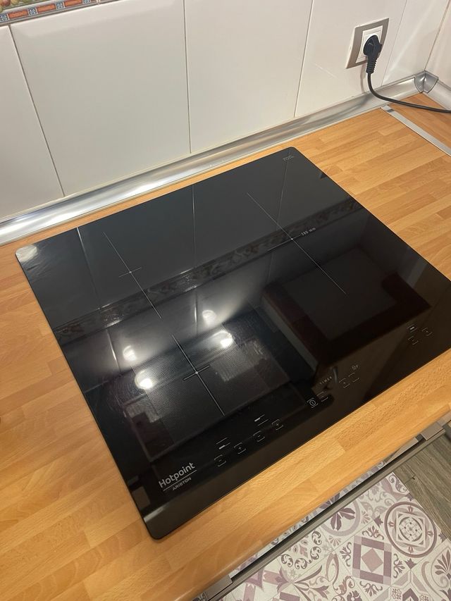 Placa de Inducción HOTPOINT KID 630 L C