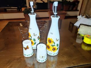 Set da tavolo in ceramica olio aceto ecc