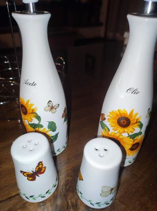 Set da tavolo in ceramica olio aceto ecc