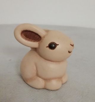 Scultura figura coniglio Thun in porcellana