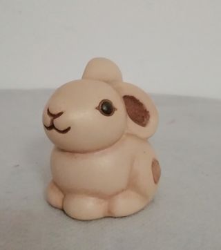 Scultura figura coniglio Thun in porcellana