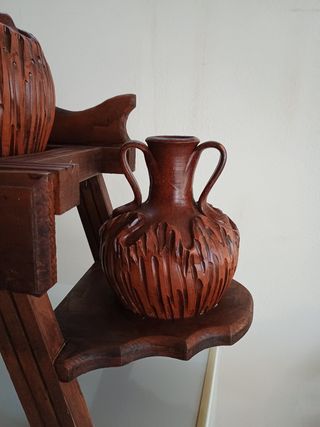 Tinajas con cantarero