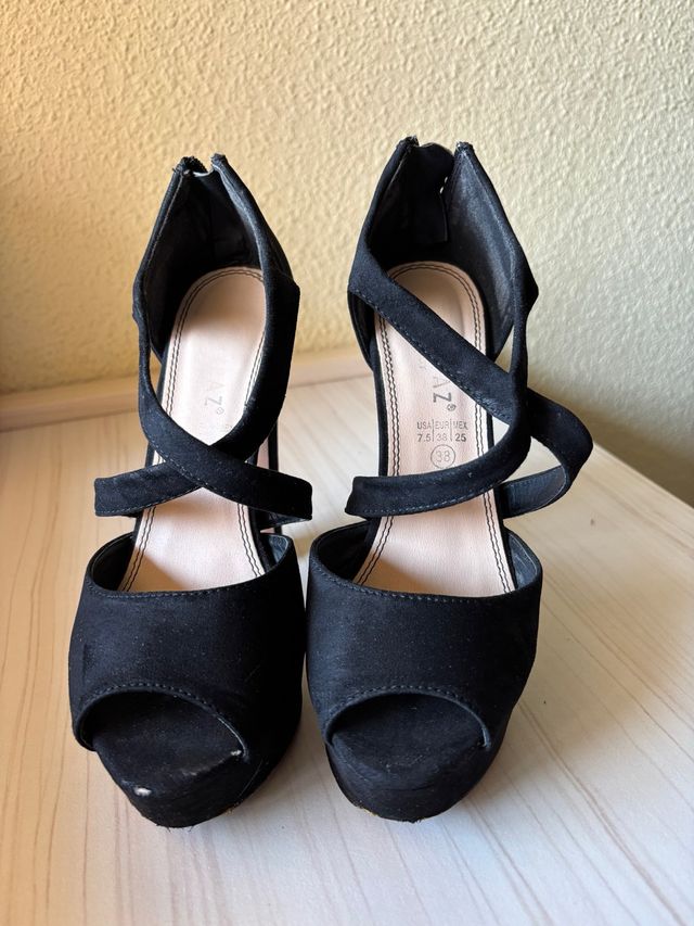 Tacones negros
