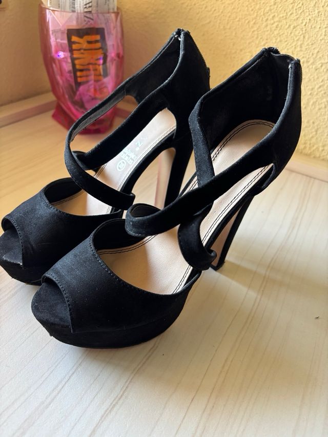 Tacones negros