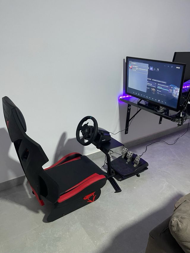 Asiento con soporte para volante y pedales