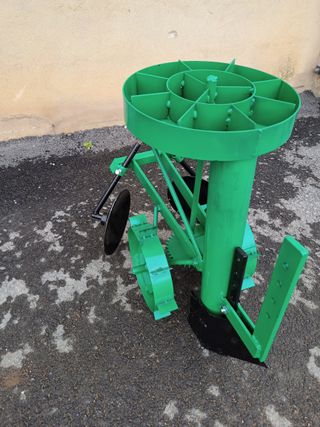 SEMBRADORA DE PATATAS CON DISCOS ACABALLONADORES