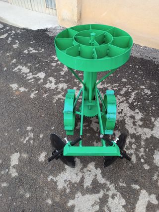 SEMBRADORA DE PATATAS CON DISCOS ACABALLONADORES