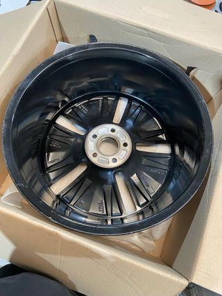 1 Llanta original volvo 19” xc40