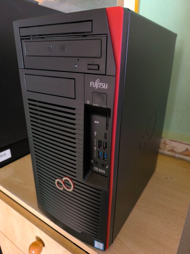 Computer Fijitsu, 32 GB di RAM.! Alta gamma!