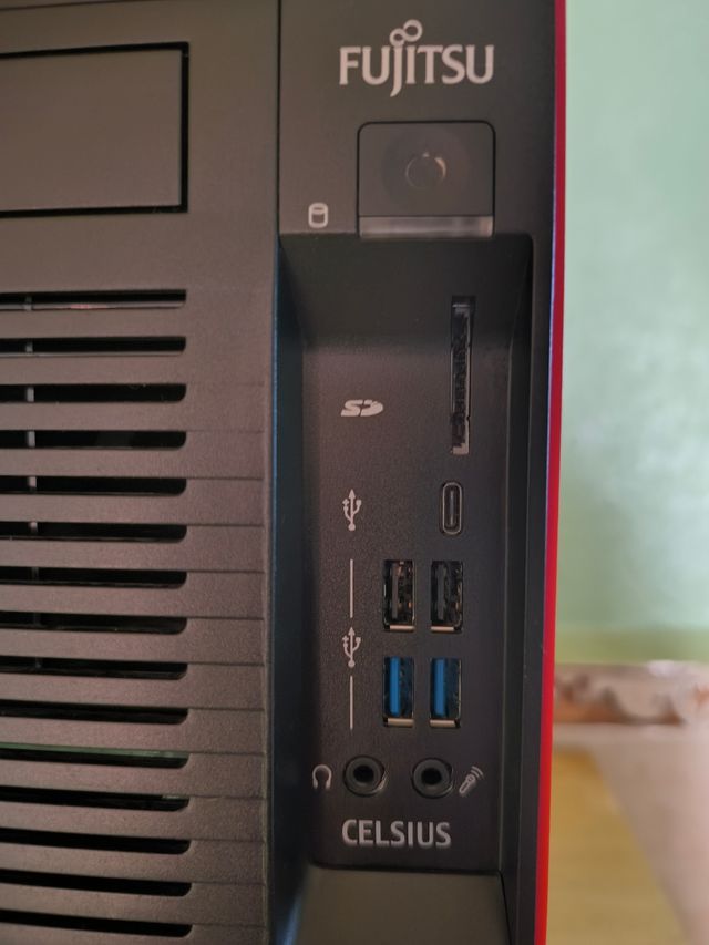 Computer Fijitsu, 32 GB di RAM.! Alta gamma!