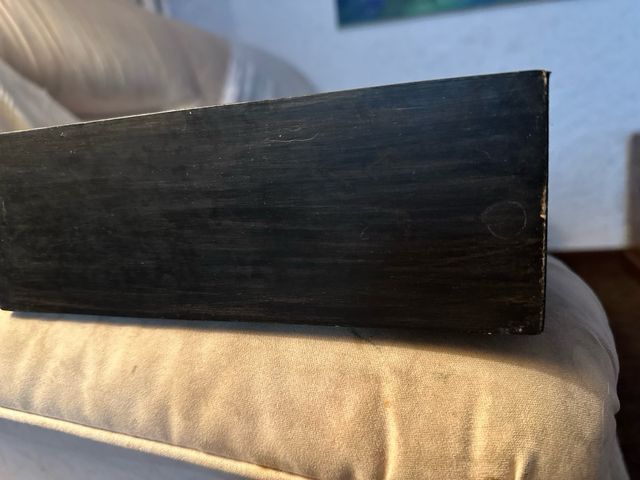 Suporte de livros com base em madeira