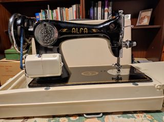 Máquina coser Alfa con motor electrico