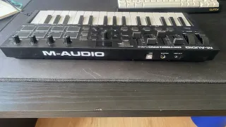Teclado  Midi M Audio 32 teclas