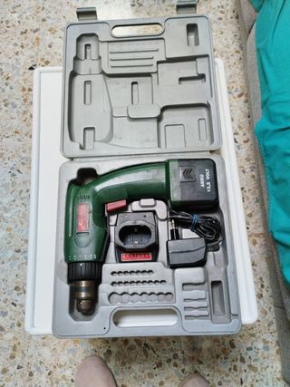Taladro atornillador inalámbrico.REBAJADO