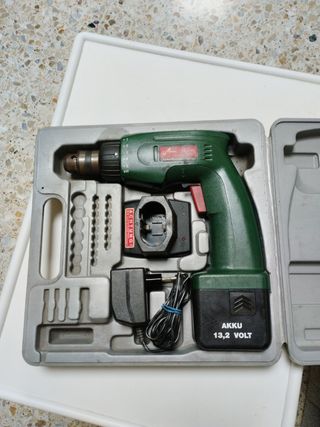 Taladro atornillador inalámbrico.REBAJADO