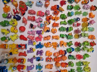 GRAN LOTE 280 FIGURA MUÑECO GOMA ZOMLINGS