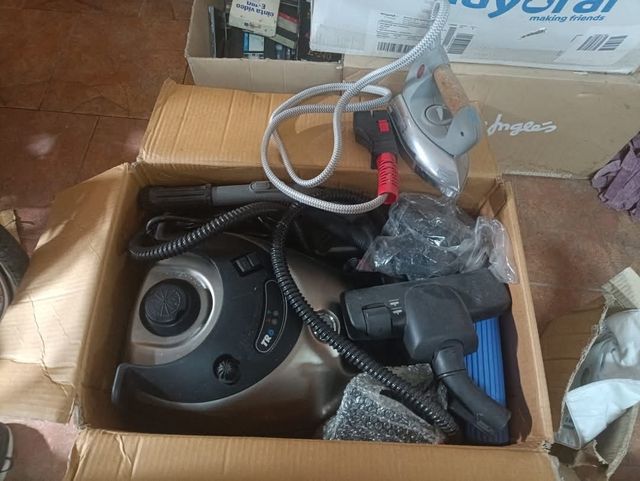 ROBOT ASPIRADORA CON PLANCHA A VAPOR CLEAN TR6