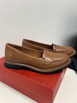 Zapatos mocasines marrones 38 Clarks. Sin uso