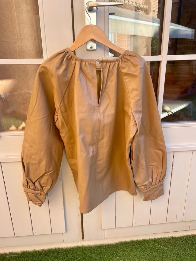 Blusa efecto piel Zara