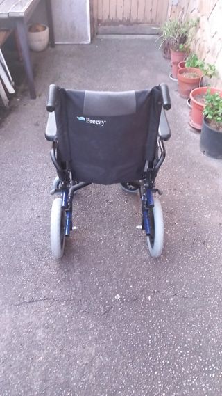 Vendo silla de ruedas seminueva...