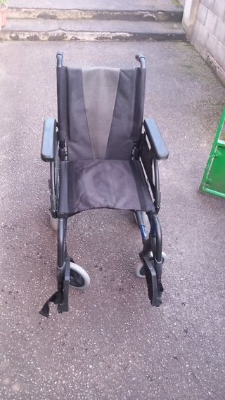 Vendo silla de ruedas seminueva...