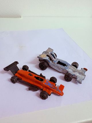 2 Modellini auto da corsa vintage