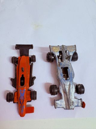 2 Modellini auto da corsa vintage