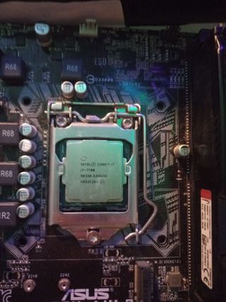 Placa base con procesador y memorias
