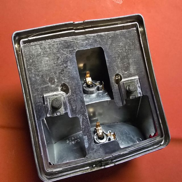 Faro posteriore e freccia Vespa