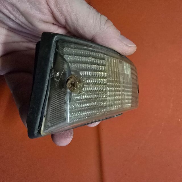 Faro posteriore e freccia Vespa